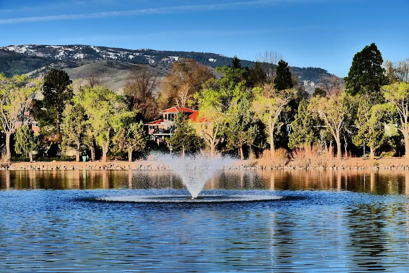 Surface aerating fountain at Virginia Lake in Reno